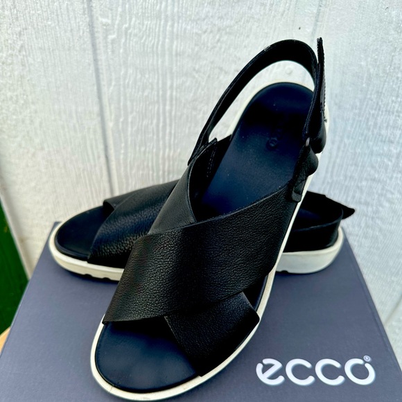 ECCO-Sandals - Black w/white soles Size 9-9.5 - Picture 1 of 1